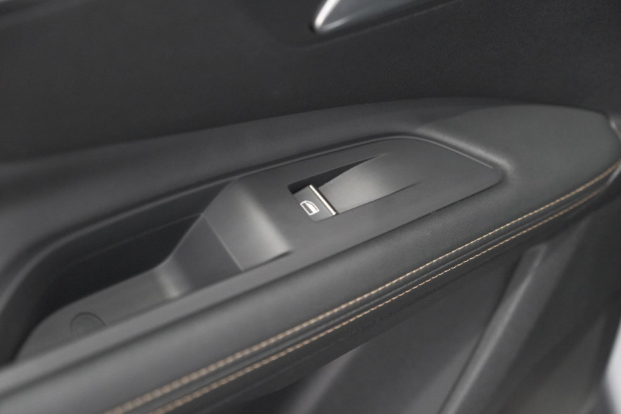 Peugeot 3008 1.6 HYbrid4 300 Blue Lease GT | Adaptieve Cruise Control | Trekhaak | Alcantara Bekleding | Panoramadak