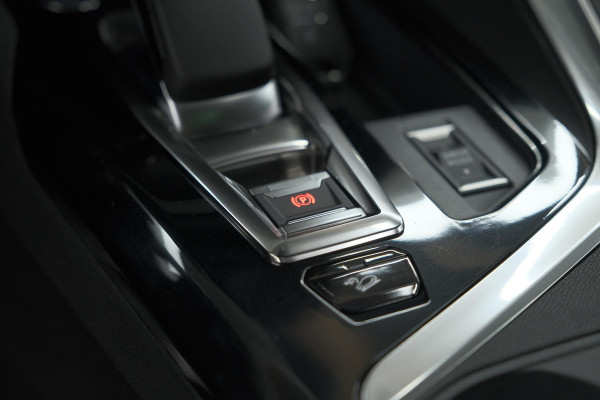 Peugeot 3008 1.6 HYbrid4 300 Blue Lease GT | Adaptieve Cruise Control | Trekhaak | Alcantara Bekleding | Panoramadak