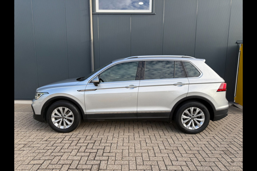 Volkswagen Tiguan 1.5 TSI 150pk DSG Life * Side Assist * Carplay * Parkeersensoren * Adaptieve Cruise Control *
