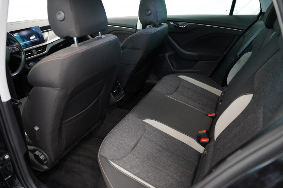 Škoda SCALA 1.5 TSI Business Edition Cruise/Climate 17''LM PDC LED 150PK! 24 Maanden garantie* (Vraag naar de voorwaarden)