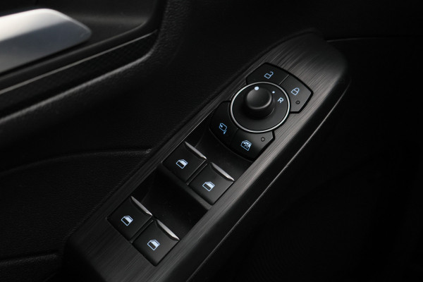 Ford Kuga 2.5 PHEV ST-Line Winter Pack, Head-Up, ACC, Camera, Apple Carplay, LED, 18"