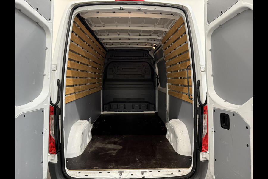 Mercedes-Benz Sprinter L2H2 Automaat Navigatie Airco Camera Trekhaak 3Zits DAB