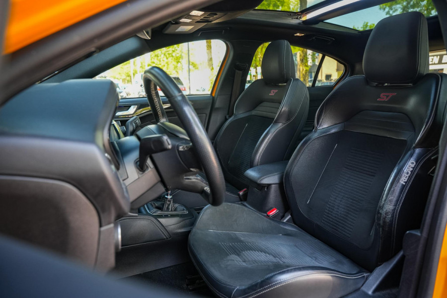 Ford Focus 2.3 EcoBoost ST-X 280PK Panoramadak Camera Stoelverw. Performance DAB+