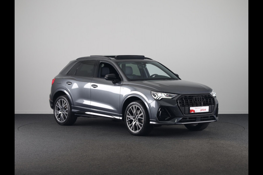 Audi Q3 45 TFSI e S edition 245pk | Panoramadak | Lederen bekleding | Parkeercamera | Elektrisch verstelbare voorstoelen | Adaptieve demping