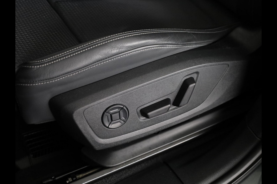 Audi Q3 45 TFSI e S edition 245pk | Panoramadak | Lederen bekleding | Parkeercamera | Elektrisch verstelbare voorstoelen | Adaptieve demping