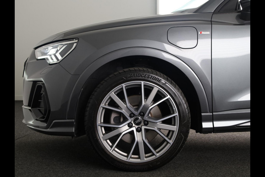 Audi Q3 45 TFSI e S edition 245pk | Panoramadak | Lederen bekleding | Parkeercamera | Elektrisch verstelbare voorstoelen | Adaptieve demping