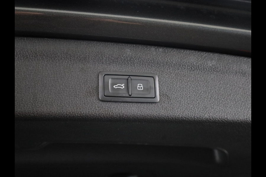 Audi Q3 45 TFSI e S edition 245pk | Panoramadak | Lederen bekleding | Parkeercamera | Elektrisch verstelbare voorstoelen | Adaptieve demping