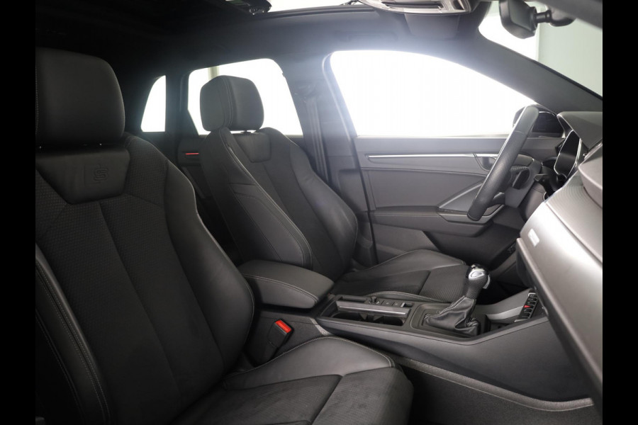 Audi Q3 45 TFSI e S edition 245pk | Panoramadak | Lederen bekleding | Parkeercamera | Elektrisch verstelbare voorstoelen | Adaptieve demping
