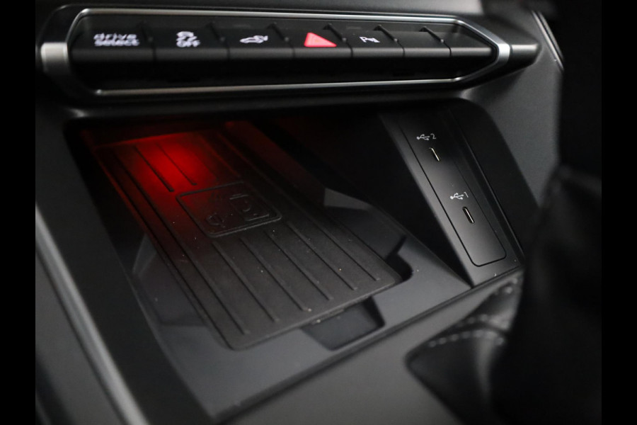 Audi Q3 45 TFSI e S edition 245pk | Panoramadak | Lederen bekleding | Parkeercamera | Elektrisch verstelbare voorstoelen | Adaptieve demping