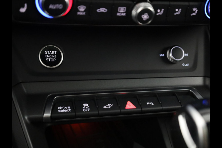 Audi Q3 45 TFSI e S edition 245pk | Panoramadak | Lederen bekleding | Parkeercamera | Elektrisch verstelbare voorstoelen | Adaptieve demping