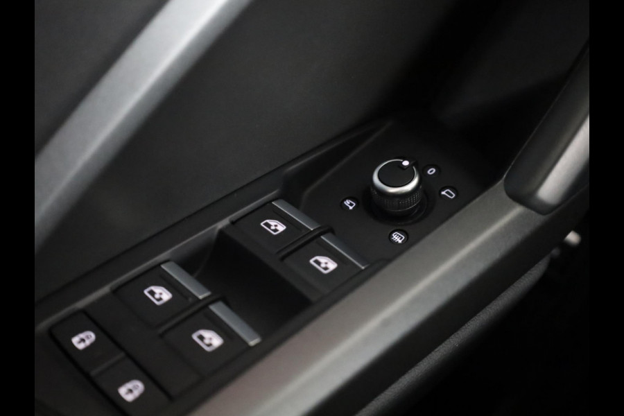 Audi Q3 45 TFSI e S edition 245pk | Panoramadak | Lederen bekleding | Parkeercamera | Elektrisch verstelbare voorstoelen | Adaptieve demping