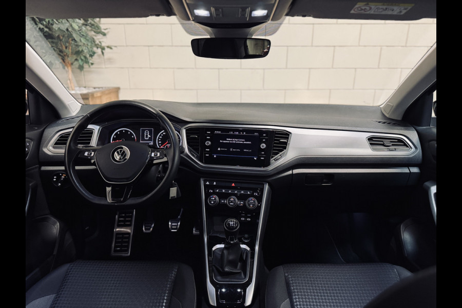 Volkswagen T-Roc 1.5 TSI Active | 17" | CarPlay | Stoelverw. |