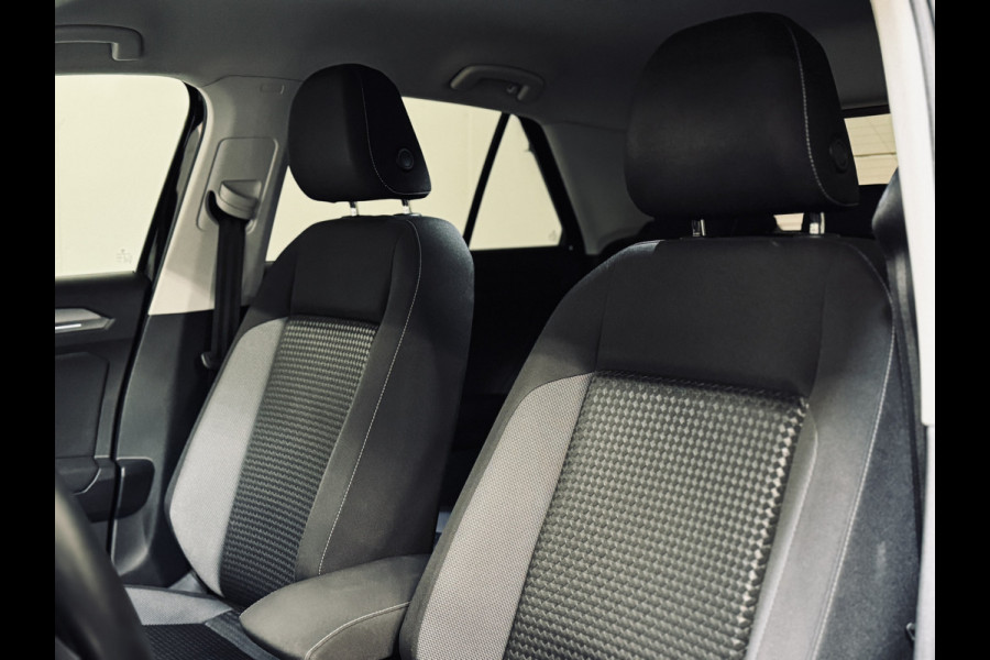 Volkswagen T-Roc 1.5 TSI Active | 17" | CarPlay | Stoelverw. |