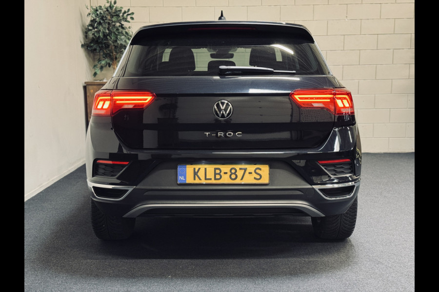 Volkswagen T-Roc 1.5 TSI Active | 17" | CarPlay | Stoelverw. |
