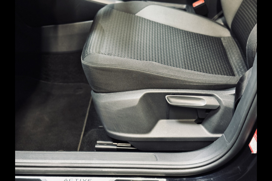 Volkswagen T-Roc 1.5 TSI Active | 17" | CarPlay | Stoelverw. |