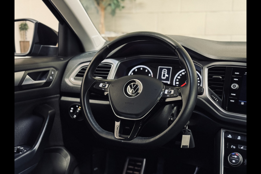 Volkswagen T-Roc 1.5 TSI Active | 17" | CarPlay | Stoelverw. |
