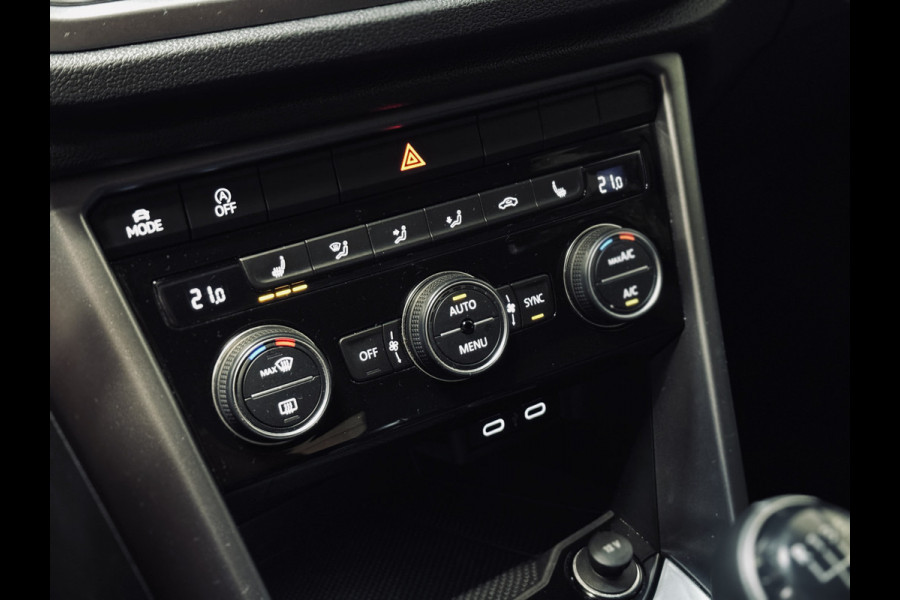 Volkswagen T-Roc 1.5 TSI Active | 17" | CarPlay | Stoelverw. |