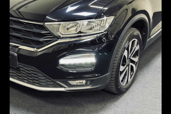 Volkswagen T-Roc 1.5 TSI Active | 17" | CarPlay | Stoelverw. |
