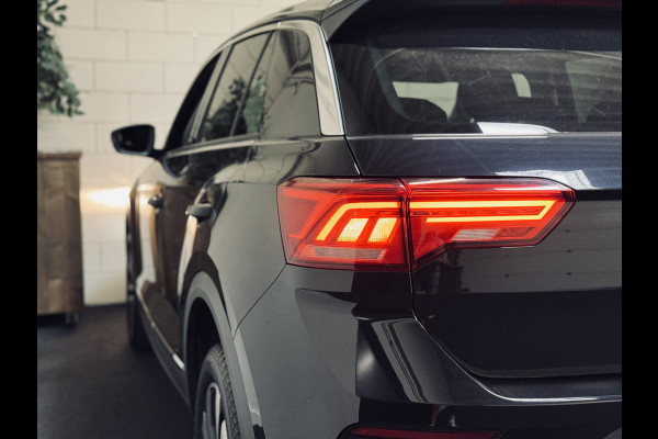 Volkswagen T-Roc 1.5 TSI Active | 17" | CarPlay | Stoelverw. |