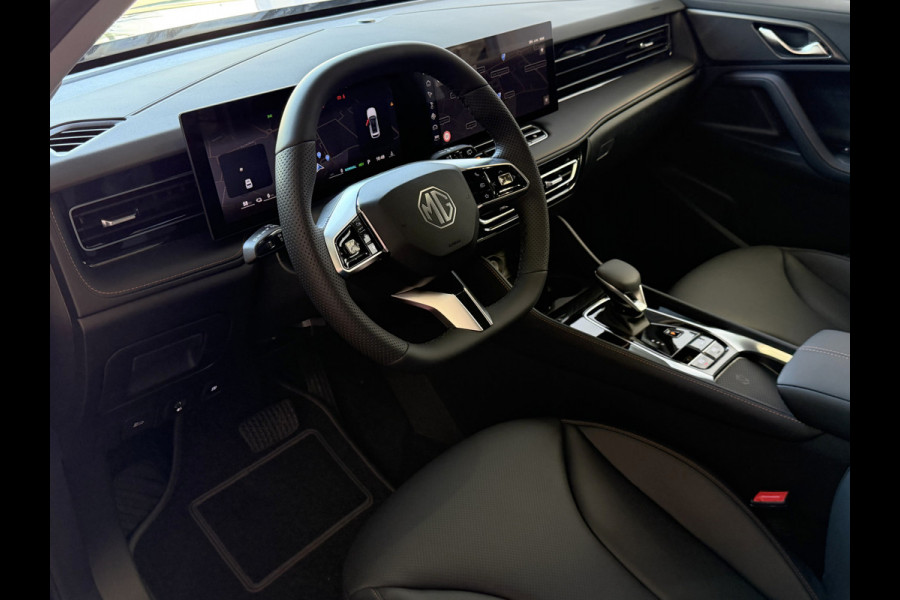 MG MG HS PHEV 1.5 TGDI LUXURY PHEV PLUG-IN HYBRIDE | LEER | 272PK NIEUWE AUTO | >1.000 KM TOTAAL BEREIK | 360° CAMERA | ELEKTRISCHE ACHTERKLEP