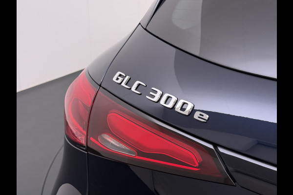 Mercedes-Benz GLC 300e 4Matic // Trekhaak // Panoramadak // 360 Camera // Distronic // GRATIS Winterbandenset // Carplay