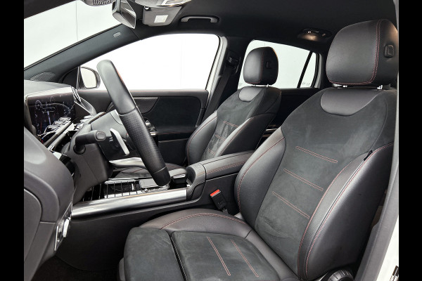 Mercedes-Benz GLA 180 AMG Line Premium | Night Pakket | Ledkoplampen | Parkeerpakket met achteruitrijcamera | Sfeerverlichting. Inclusief 24 maanden Mercedes-Benz Certified garantie voor Europa.