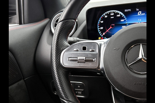 Mercedes-Benz GLA 180 AMG Line Premium | Night Pakket | Ledkoplampen | Parkeerpakket met achteruitrijcamera | Sfeerverlichting. Inclusief 24 maanden Mercedes-Benz Certified garantie voor Europa.