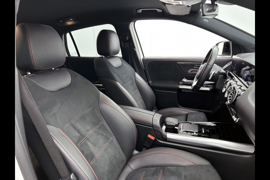 Mercedes-Benz GLA 180 AMG Line Premium | Night Pakket | Ledkoplampen | Parkeerpakket met achteruitrijcamera | Sfeerverlichting. Inclusief 24 maanden Mercedes-Benz Certified garantie voor Europa.
