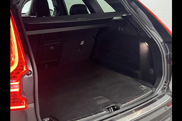 Volvo XC60 2.0 T6 Plug-in hybrid AWD Plus Dark SOH 98% *Long range* Adapt. Cruise | Open dak | Harman/Kardon | Stuur-/Stuurverwarming | Carplay | Achteruitrijcamera