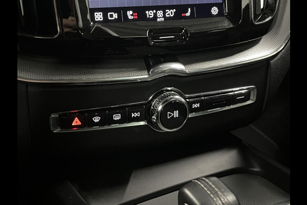 Volvo XC60 2.0 T6 Plug-in hybrid AWD Plus Dark SOH 98% *Long range* Adapt. Cruise | Open dak | Harman/Kardon | Stuur-/Stuurverwarming | Carplay | Achteruitrijcamera