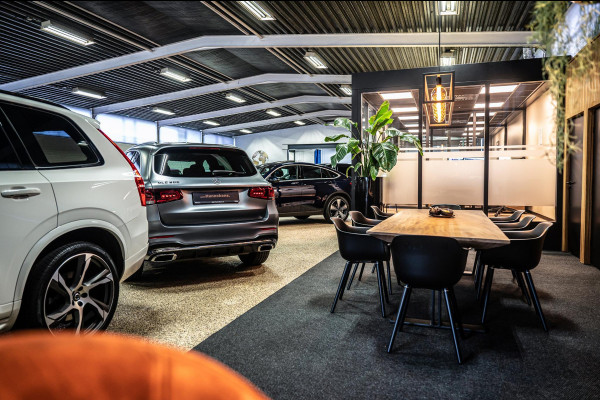 Volvo XC60 2.0 T6 Plug-in hybrid AWD Plus Dark SOH 98% *Long range* Adapt. Cruise | Open dak | Harman/Kardon | Stuur-/Stuurverwarming | Carplay | Achteruitrijcamera