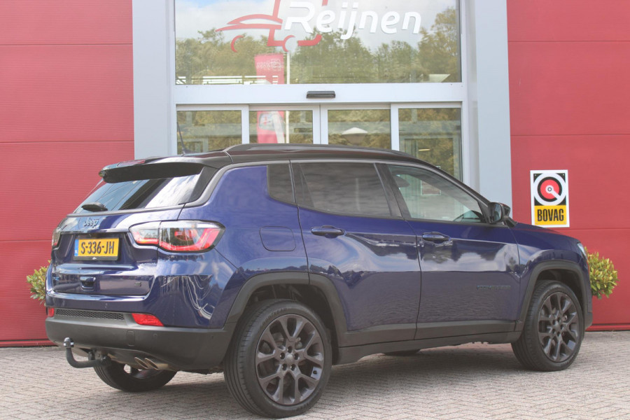 Jeep Compass 4xe 240PK Plug-in Hybrid ELECTRIC S | AFNEEMBARE TREKHAAK | PANORAMA SCHUIF/KANTEL DAK | DAB+ RADIO | NAVIGATIE | ELEKTRISCH BEDIENBARE VOORSTOELEN MET GEHEUGENFUNCTIE OP DE BESTUURDERSSTOEL | STOEL/STUUR VERWARMING | STOEL VENTILATIE | CRUISE CONTROL | DODEHOEK DETECTIE | CLIMATE CONTROL | XENON KOPLAMPEN | LEDEREN BEKLEDING | ELEKTRISCH BEDIENBARE ACHTERKLEP | KEYLESS ENTRY/START | PARKEERSENSOREN VOOR + ACHTER | ACHTERUITRIJ CAMERA | ALPINE AUDIO SYSTEM |