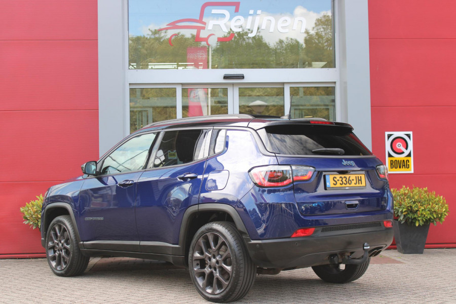 Jeep Compass 4xe 240PK Plug-in Hybrid ELECTRIC S | AFNEEMBARE TREKHAAK | PANORAMA SCHUIF/KANTEL DAK | DAB+ RADIO | NAVIGATIE | ELEKTRISCH BEDIENBARE VOORSTOELEN MET GEHEUGENFUNCTIE OP DE BESTUURDERSSTOEL | STOEL/STUUR VERWARMING | STOEL VENTILATIE | CRUISE CONTROL | DODEHOEK DETECTIE | CLIMATE CONTROL | XENON KOPLAMPEN | LEDEREN BEKLEDING | ELEKTRISCH BEDIENBARE ACHTERKLEP | KEYLESS ENTRY/START | PARKEERSENSOREN VOOR + ACHTER | ACHTERUITRIJ CAMERA | ALPINE AUDIO SYSTEM |