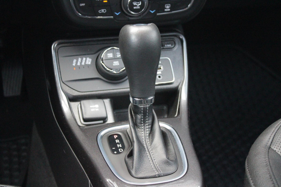 Jeep Compass 4xe 240PK Plug-in Hybrid ELECTRIC S | AFNEEMBARE TREKHAAK | PANORAMA SCHUIF/KANTEL DAK | DAB+ RADIO | NAVIGATIE | ELEKTRISCH BEDIENBARE VOORSTOELEN MET GEHEUGENFUNCTIE OP DE BESTUURDERSSTOEL | STOEL/STUUR VERWARMING | STOEL VENTILATIE | CRUISE CONTROL | DODEHOEK DETECTIE | CLIMATE CONTROL | XENON KOPLAMPEN | LEDEREN BEKLEDING | ELEKTRISCH BEDIENBARE ACHTERKLEP | KEYLESS ENTRY/START | PARKEERSENSOREN VOOR + ACHTER | ACHTERUITRIJ CAMERA | ALPINE AUDIO SYSTEM |