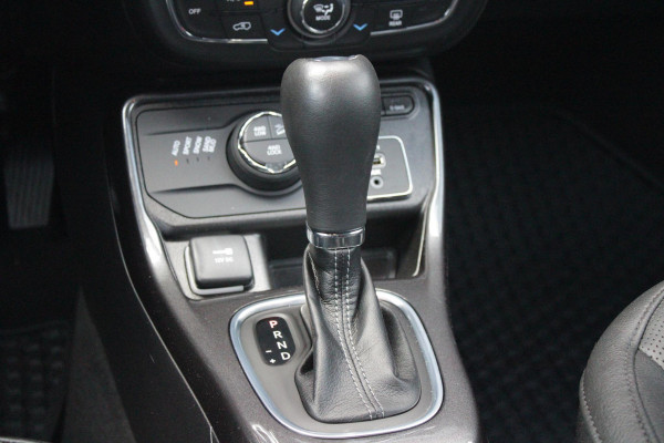 Jeep Compass 4xe 240PK Plug-in Hybrid ELECTRIC S | AFNEEMBARE TREKHAAK | PANORAMA SCHUIF/KANTEL DAK | DAB+ RADIO | NAVIGATIE | ELEKTRISCH BEDIENBARE VOORSTOELEN MET GEHEUGENFUNCTIE OP DE BESTUURDERSSTOEL | STOEL/STUUR VERWARMING | STOEL VENTILATIE | CRUISE CONTROL | DODEHOEK DETECTIE | CLIMATE CONTROL | XENON KOPLAMPEN | LEDEREN BEKLEDING | ELEKTRISCH BEDIENBARE ACHTERKLEP | KEYLESS ENTRY/START | PARKEERSENSOREN VOOR + ACHTER | ACHTERUITRIJ CAMERA | ALPINE AUDIO SYSTEM |