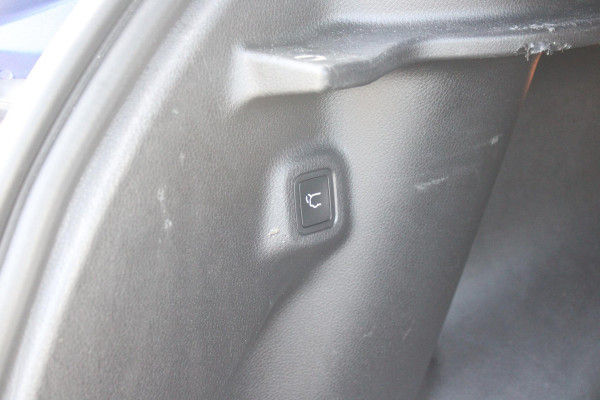 Jeep Compass 4xe 240PK Plug-in Hybrid ELECTRIC S | AFNEEMBARE TREKHAAK | PANORAMA SCHUIF/KANTEL DAK | DAB+ RADIO | NAVIGATIE | ELEKTRISCH BEDIENBARE VOORSTOELEN MET GEHEUGENFUNCTIE OP DE BESTUURDERSSTOEL | STOEL/STUUR VERWARMING | STOEL VENTILATIE | CRUISE CONTROL | DODEHOEK DETECTIE | CLIMATE CONTROL | XENON KOPLAMPEN | LEDEREN BEKLEDING | ELEKTRISCH BEDIENBARE ACHTERKLEP | KEYLESS ENTRY/START | PARKEERSENSOREN VOOR + ACHTER | ACHTERUITRIJ CAMERA | ALPINE AUDIO SYSTEM |