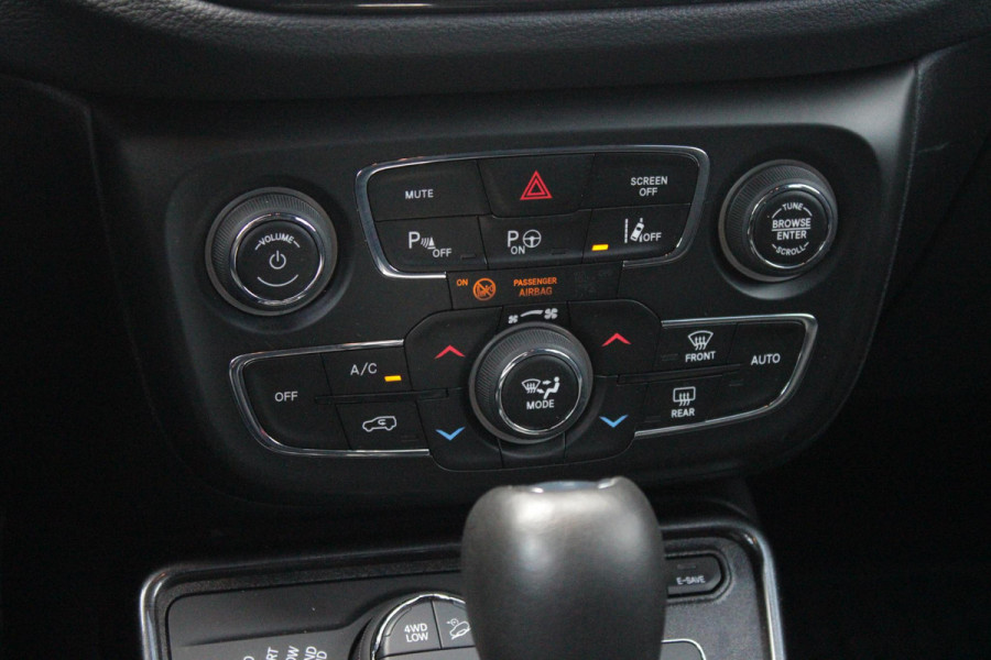 Jeep Compass 4xe 240PK Plug-in Hybrid ELECTRIC S | AFNEEMBARE TREKHAAK | PANORAMA SCHUIF/KANTEL DAK | DAB+ RADIO | NAVIGATIE | ELEKTRISCH BEDIENBARE VOORSTOELEN MET GEHEUGENFUNCTIE OP DE BESTUURDERSSTOEL | STOEL/STUUR VERWARMING | STOEL VENTILATIE | CRUISE CONTROL | DODEHOEK DETECTIE | CLIMATE CONTROL | XENON KOPLAMPEN | LEDEREN BEKLEDING | ELEKTRISCH BEDIENBARE ACHTERKLEP | KEYLESS ENTRY/START | PARKEERSENSOREN VOOR + ACHTER | ACHTERUITRIJ CAMERA | ALPINE AUDIO SYSTEM |