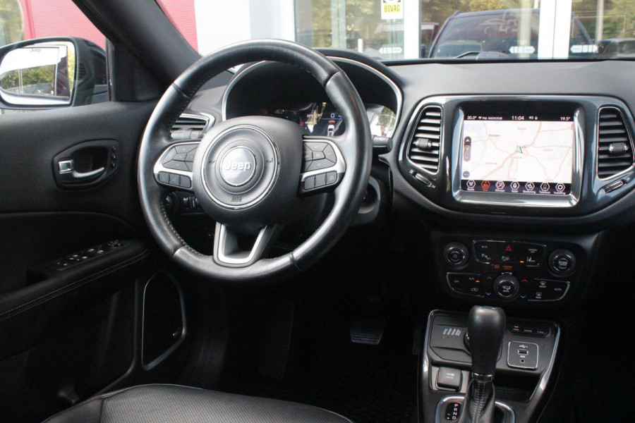 Jeep Compass 4xe 240PK Plug-in Hybrid ELECTRIC S | AFNEEMBARE TREKHAAK | PANORAMA SCHUIF/KANTEL DAK | DAB+ RADIO | NAVIGATIE | ELEKTRISCH BEDIENBARE VOORSTOELEN MET GEHEUGENFUNCTIE OP DE BESTUURDERSSTOEL | STOEL/STUUR VERWARMING | STOEL VENTILATIE | CRUISE CONTROL | DODEHOEK DETECTIE | CLIMATE CONTROL | XENON KOPLAMPEN | LEDEREN BEKLEDING | ELEKTRISCH BEDIENBARE ACHTERKLEP | KEYLESS ENTRY/START | PARKEERSENSOREN VOOR + ACHTER | ACHTERUITRIJ CAMERA | ALPINE AUDIO SYSTEM |