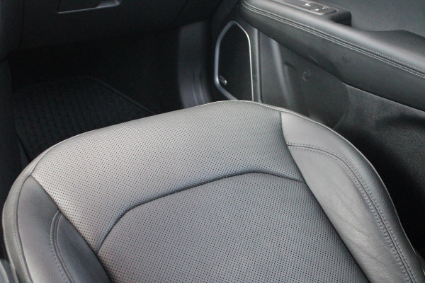 Jeep Compass 4xe 240PK Plug-in Hybrid ELECTRIC S | AFNEEMBARE TREKHAAK | PANORAMA SCHUIF/KANTEL DAK | DAB+ RADIO | NAVIGATIE | ELEKTRISCH BEDIENBARE VOORSTOELEN MET GEHEUGENFUNCTIE OP DE BESTUURDERSSTOEL | STOEL/STUUR VERWARMING | STOEL VENTILATIE | CRUISE CONTROL | DODEHOEK DETECTIE | CLIMATE CONTROL | XENON KOPLAMPEN | LEDEREN BEKLEDING | ELEKTRISCH BEDIENBARE ACHTERKLEP | KEYLESS ENTRY/START | PARKEERSENSOREN VOOR + ACHTER | ACHTERUITRIJ CAMERA | ALPINE AUDIO SYSTEM |