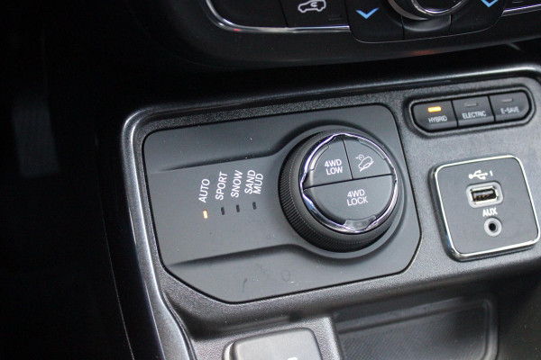 Jeep Compass 4xe 240PK Plug-in Hybrid ELECTRIC S | AFNEEMBARE TREKHAAK | PANORAMA SCHUIF/KANTEL DAK | DAB+ RADIO | NAVIGATIE | ELEKTRISCH BEDIENBARE VOORSTOELEN MET GEHEUGENFUNCTIE OP DE BESTUURDERSSTOEL | STOEL/STUUR VERWARMING | STOEL VENTILATIE | CRUISE CONTROL | DODEHOEK DETECTIE | CLIMATE CONTROL | XENON KOPLAMPEN | LEDEREN BEKLEDING | ELEKTRISCH BEDIENBARE ACHTERKLEP | KEYLESS ENTRY/START | PARKEERSENSOREN VOOR + ACHTER | ACHTERUITRIJ CAMERA | ALPINE AUDIO SYSTEM |