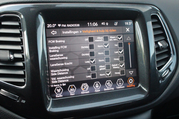 Jeep Compass 4xe 240PK Plug-in Hybrid ELECTRIC S | AFNEEMBARE TREKHAAK | PANORAMA SCHUIF/KANTEL DAK | DAB+ RADIO | NAVIGATIE | ELEKTRISCH BEDIENBARE VOORSTOELEN MET GEHEUGENFUNCTIE OP DE BESTUURDERSSTOEL | STOEL/STUUR VERWARMING | STOEL VENTILATIE | CRUISE CONTROL | DODEHOEK DETECTIE | CLIMATE CONTROL | XENON KOPLAMPEN | LEDEREN BEKLEDING | ELEKTRISCH BEDIENBARE ACHTERKLEP | KEYLESS ENTRY/START | PARKEERSENSOREN VOOR + ACHTER | ACHTERUITRIJ CAMERA | ALPINE AUDIO SYSTEM |