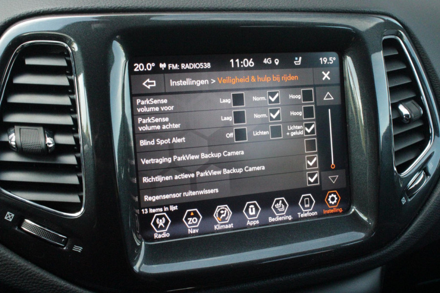 Jeep Compass 4xe 240PK Plug-in Hybrid ELECTRIC S | AFNEEMBARE TREKHAAK | PANORAMA SCHUIF/KANTEL DAK | DAB+ RADIO | NAVIGATIE | ELEKTRISCH BEDIENBARE VOORSTOELEN MET GEHEUGENFUNCTIE OP DE BESTUURDERSSTOEL | STOEL/STUUR VERWARMING | STOEL VENTILATIE | CRUISE CONTROL | DODEHOEK DETECTIE | CLIMATE CONTROL | XENON KOPLAMPEN | LEDEREN BEKLEDING | ELEKTRISCH BEDIENBARE ACHTERKLEP | KEYLESS ENTRY/START | PARKEERSENSOREN VOOR + ACHTER | ACHTERUITRIJ CAMERA | ALPINE AUDIO SYSTEM |