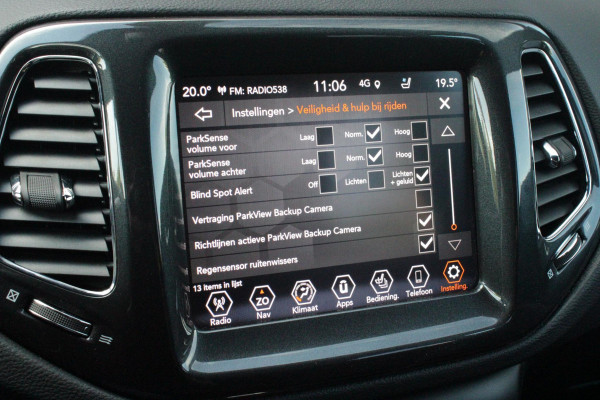 Jeep Compass 4xe 240PK Plug-in Hybrid ELECTRIC S | AFNEEMBARE TREKHAAK | PANORAMA SCHUIF/KANTEL DAK | DAB+ RADIO | NAVIGATIE | ELEKTRISCH BEDIENBARE VOORSTOELEN MET GEHEUGENFUNCTIE OP DE BESTUURDERSSTOEL | STOEL/STUUR VERWARMING | STOEL VENTILATIE | CRUISE CONTROL | DODEHOEK DETECTIE | CLIMATE CONTROL | XENON KOPLAMPEN | LEDEREN BEKLEDING | ELEKTRISCH BEDIENBARE ACHTERKLEP | KEYLESS ENTRY/START | PARKEERSENSOREN VOOR + ACHTER | ACHTERUITRIJ CAMERA | ALPINE AUDIO SYSTEM |