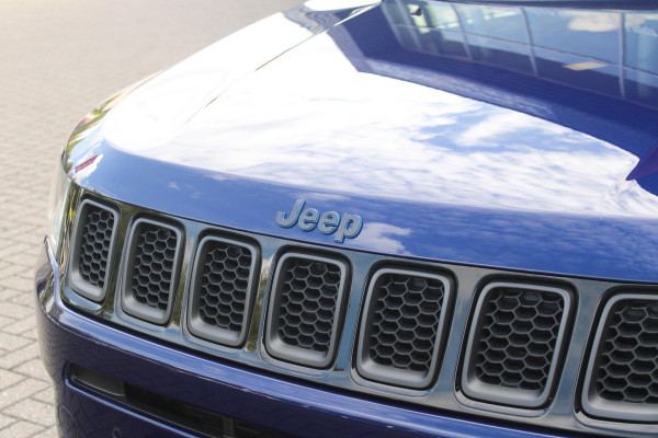Jeep Compass 4xe 240PK Plug-in Hybrid ELECTRIC S | AFNEEMBARE TREKHAAK | PANORAMA SCHUIF/KANTEL DAK | DAB+ RADIO | NAVIGATIE | ELEKTRISCH BEDIENBARE VOORSTOELEN MET GEHEUGENFUNCTIE OP DE BESTUURDERSSTOEL | STOEL/STUUR VERWARMING | STOEL VENTILATIE | CRUISE CONTROL | DODEHOEK DETECTIE | CLIMATE CONTROL | XENON KOPLAMPEN | LEDEREN BEKLEDING | ELEKTRISCH BEDIENBARE ACHTERKLEP | KEYLESS ENTRY/START | PARKEERSENSOREN VOOR + ACHTER | ACHTERUITRIJ CAMERA | ALPINE AUDIO SYSTEM |