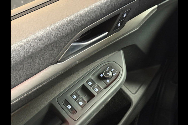 Volkswagen Golf 1.5 eTSI Life Edition | Stoel/Stuurverwarming | Carplay | Parkeersensoren | Led | Sfeerverlichting