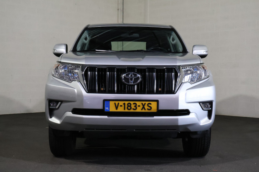 Toyota Land Cruiser 2.8 D-4D-F Challenger Window Van