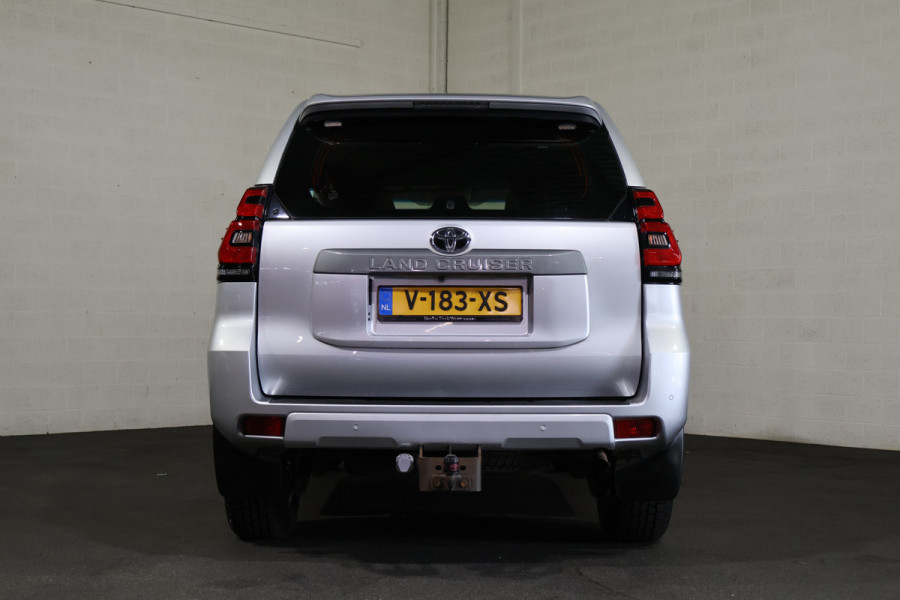Toyota Land Cruiser 2.8 D-4D-F Challenger Window Van
