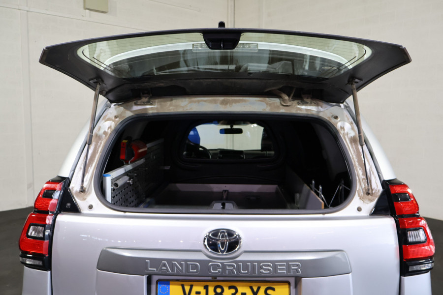 Toyota Land Cruiser 2.8 D-4D-F Challenger Window Van
