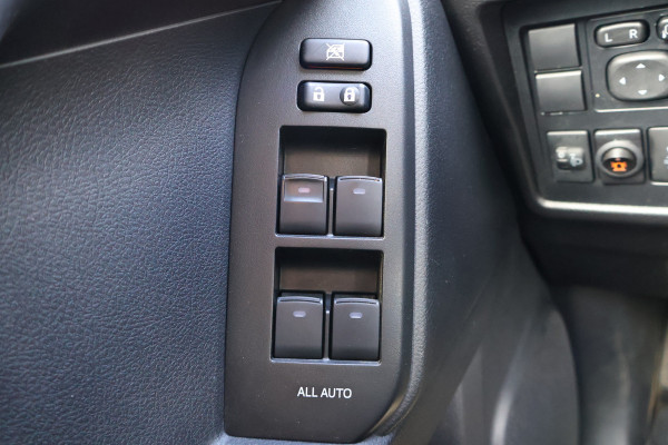 Toyota Land Cruiser 2.8 D-4D-F Challenger Window Van