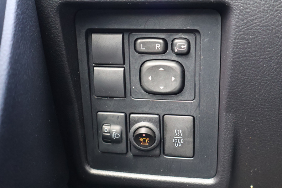 Toyota Land Cruiser 2.8 D-4D-F Challenger Window Van